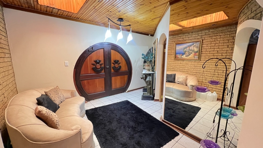 4 Bedroom Property for Sale in Langenhovenpark Free State